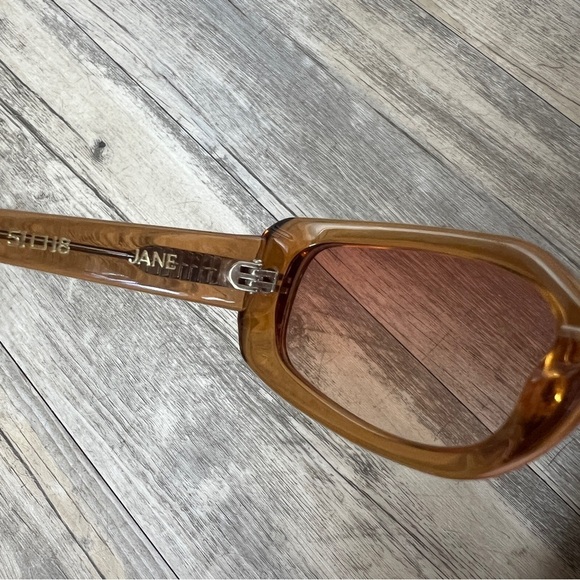 Lello the Label the Jane Sunglasses in Honey - Picture 7 of 8